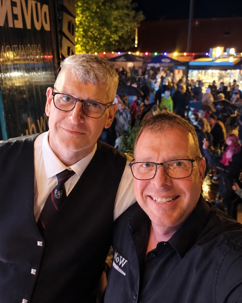 Fidi erfreut auf seinem Irish Open Air